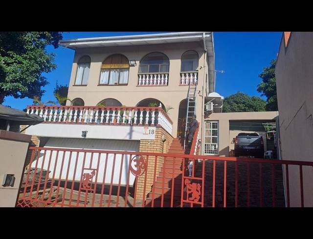 6 BEDROOM HOUSE FOR SALE IN OVERPORT